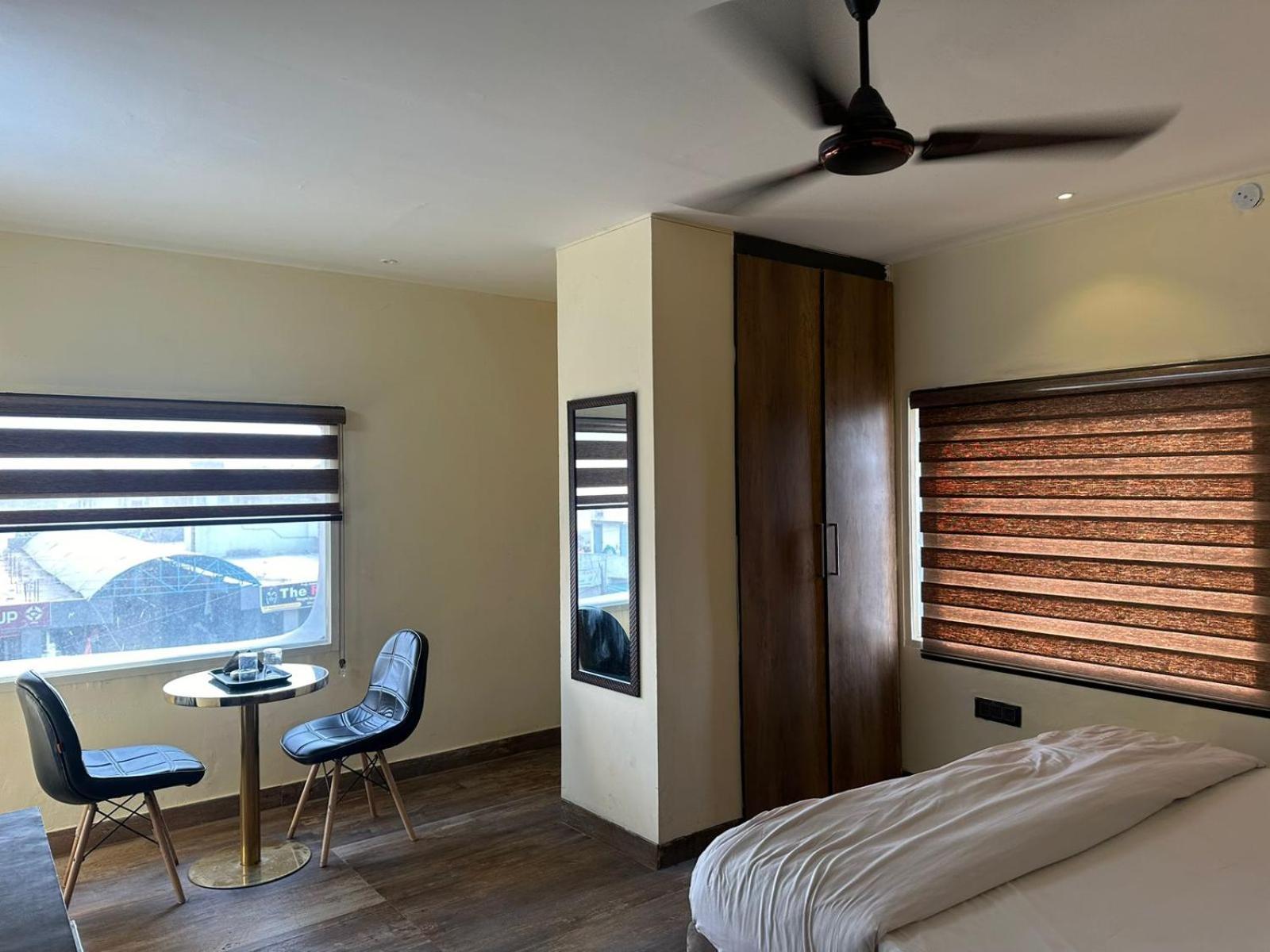 Hotel Kritika Greater Noida Exterior photo
